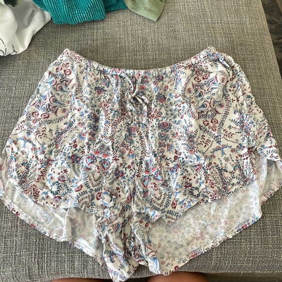Brandy Melville Pants - John Galt flowy floral shorts